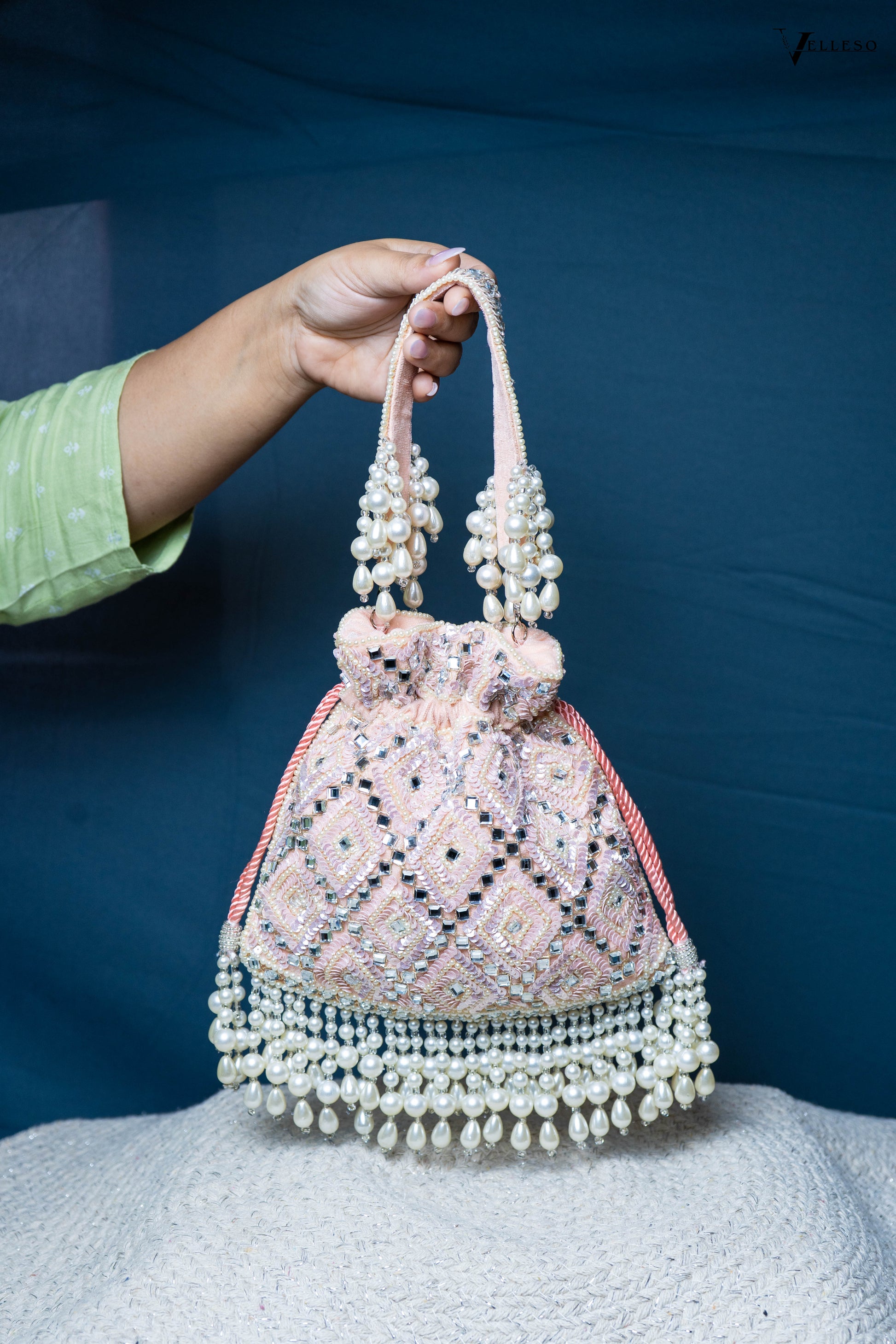 Seraphine Soft champagne gold Pearl Potli