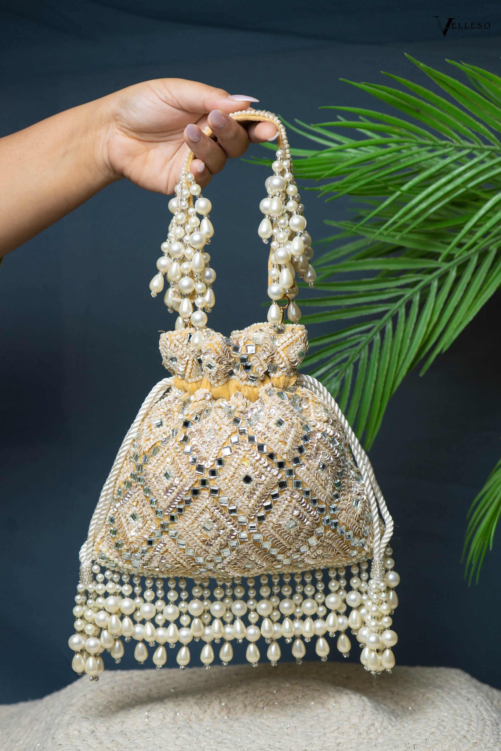 Seraphine Soft champagne gold Pearl Potli