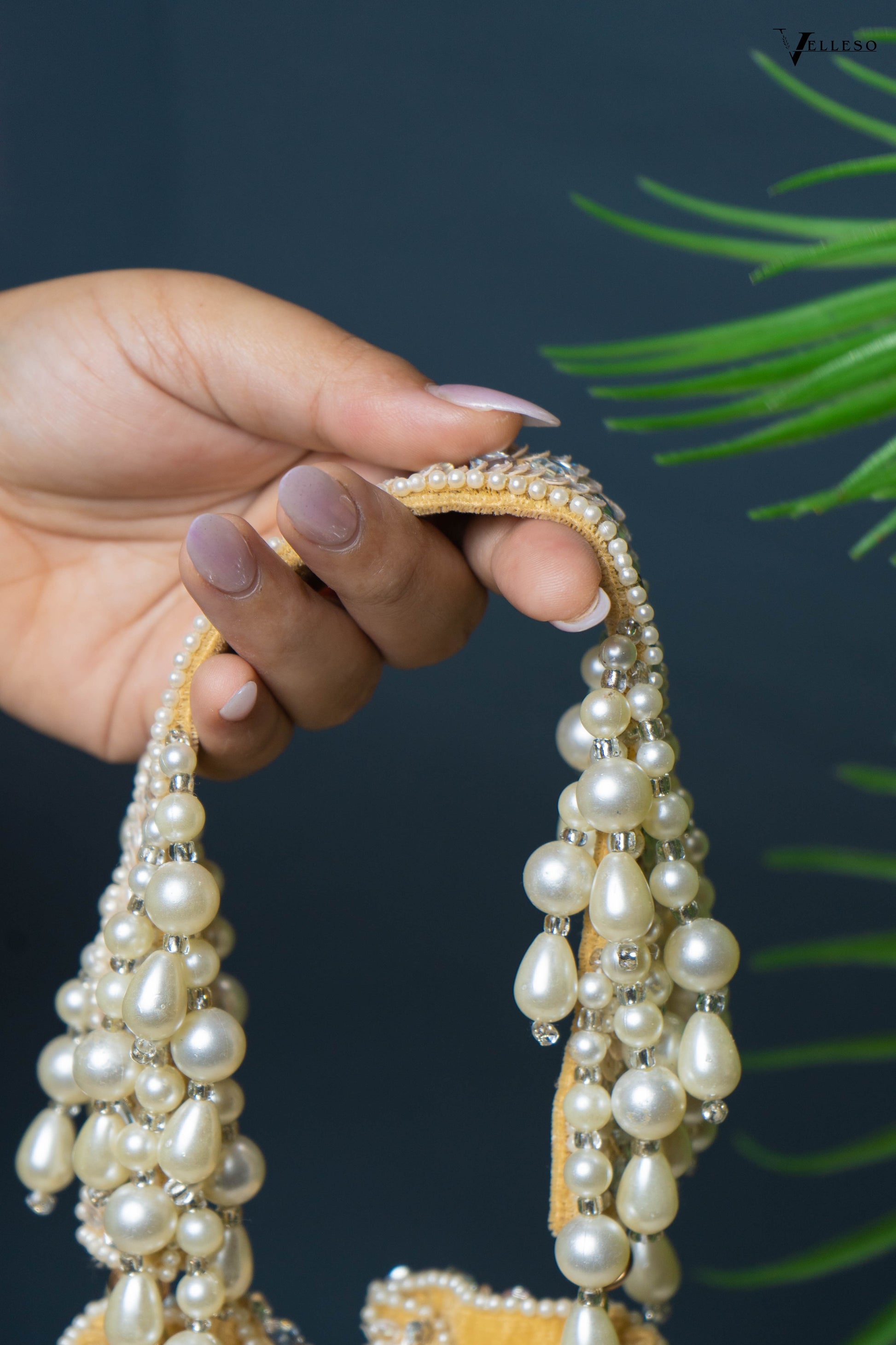 Seraphine Soft champagne gold Pearl Potli