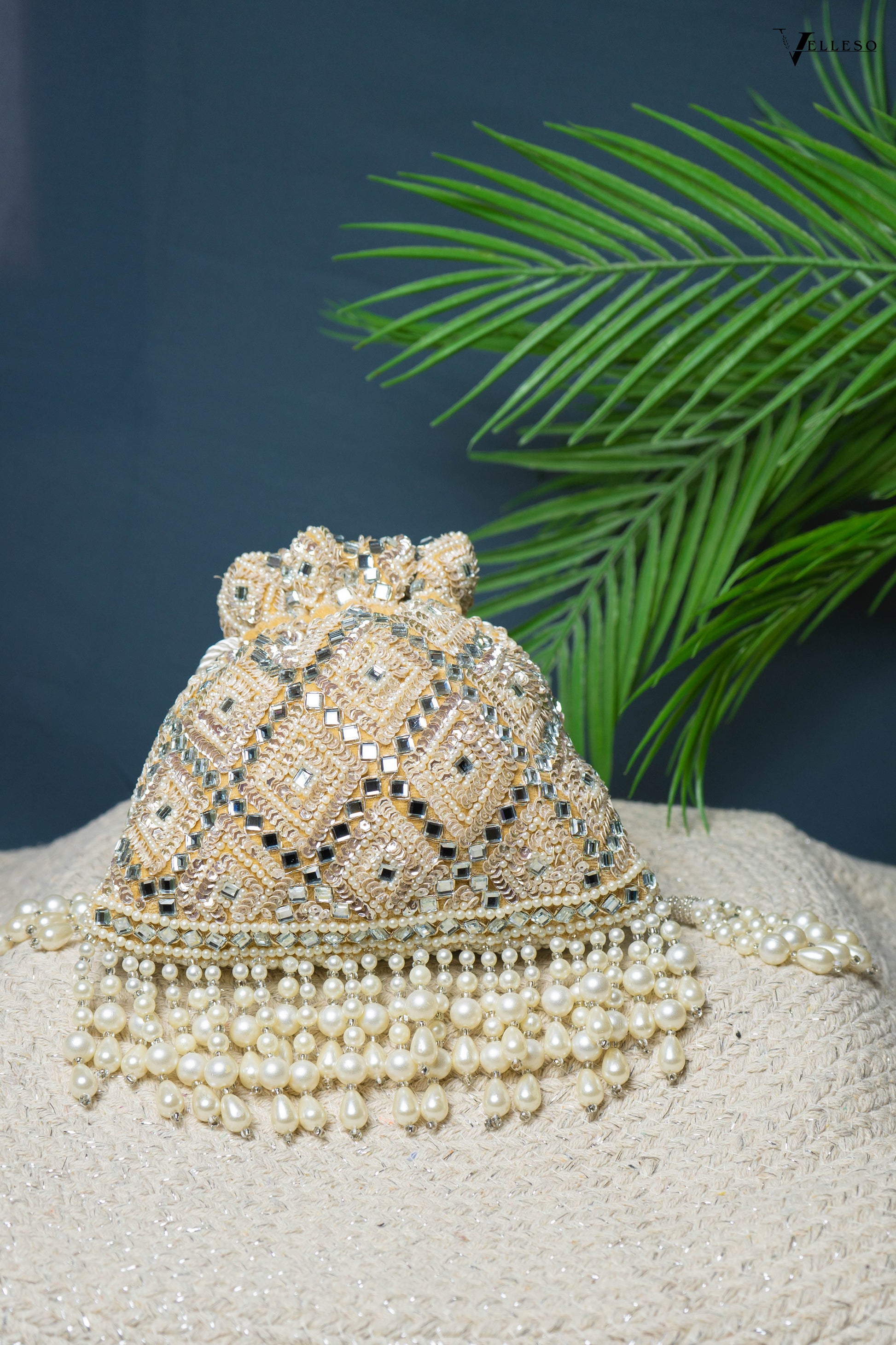 Seraphine Soft champagne gold Pearl Potli