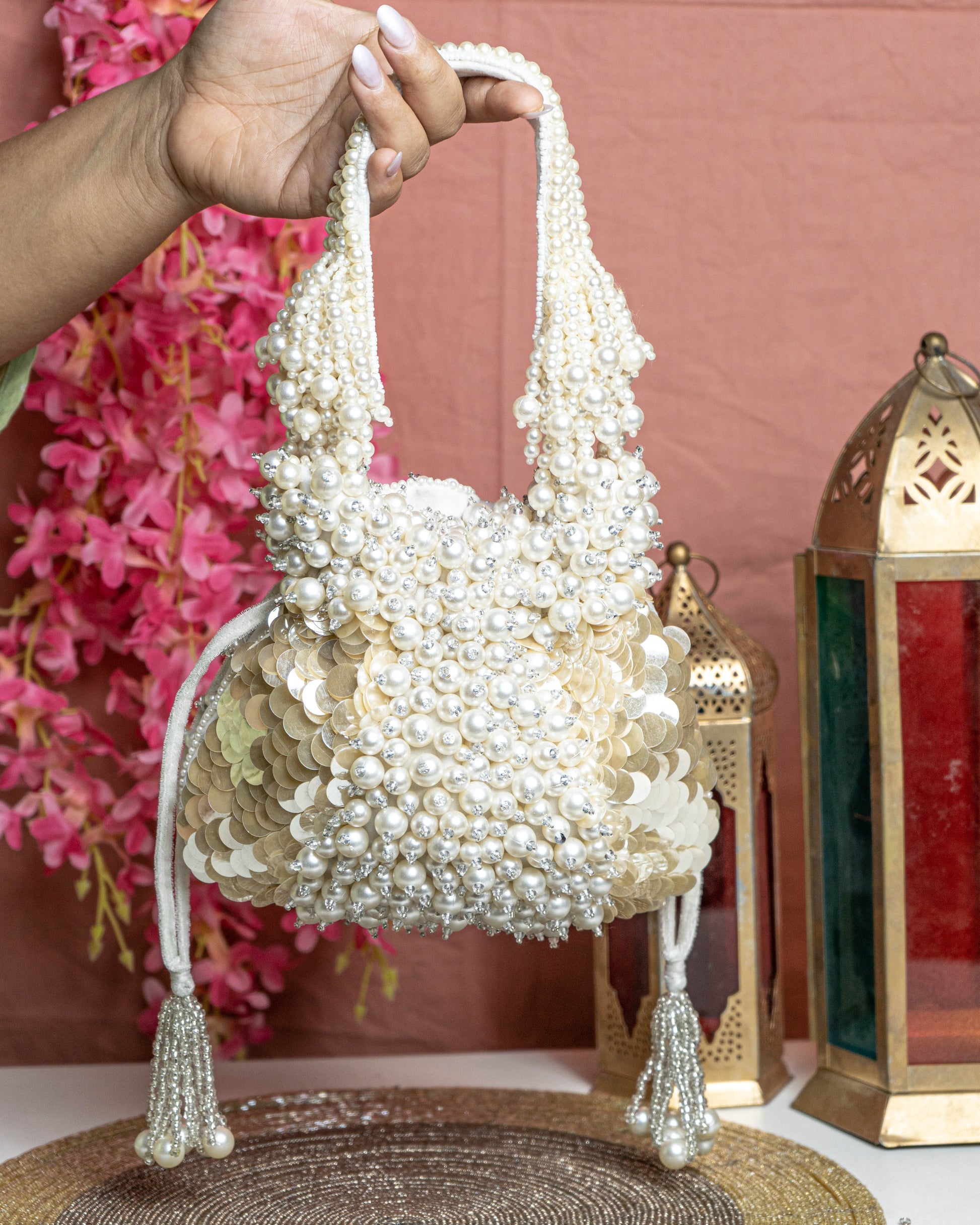 Élysia Ivory Pearl Potli