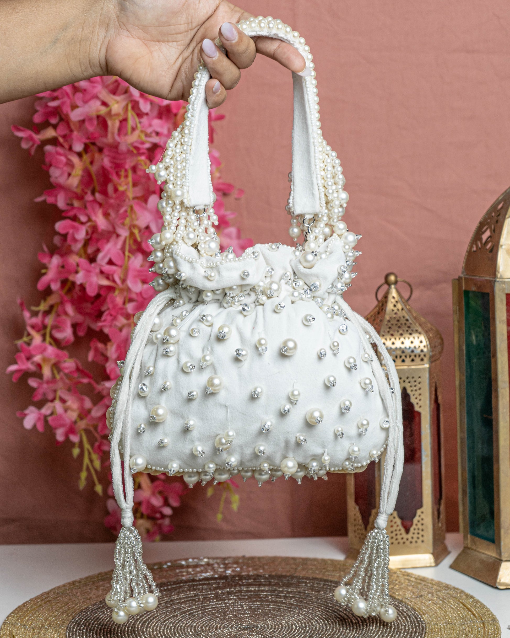 Élysia Ivory Pearl Potli