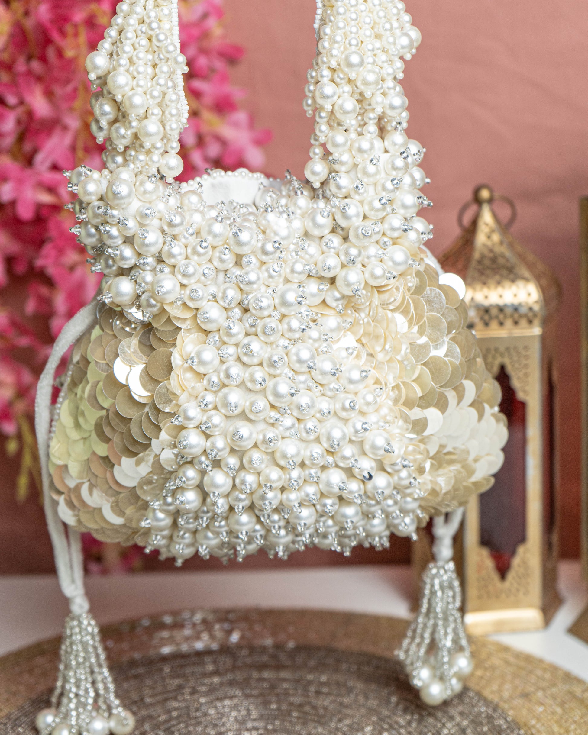 Élysia Ivory Pearl Potli