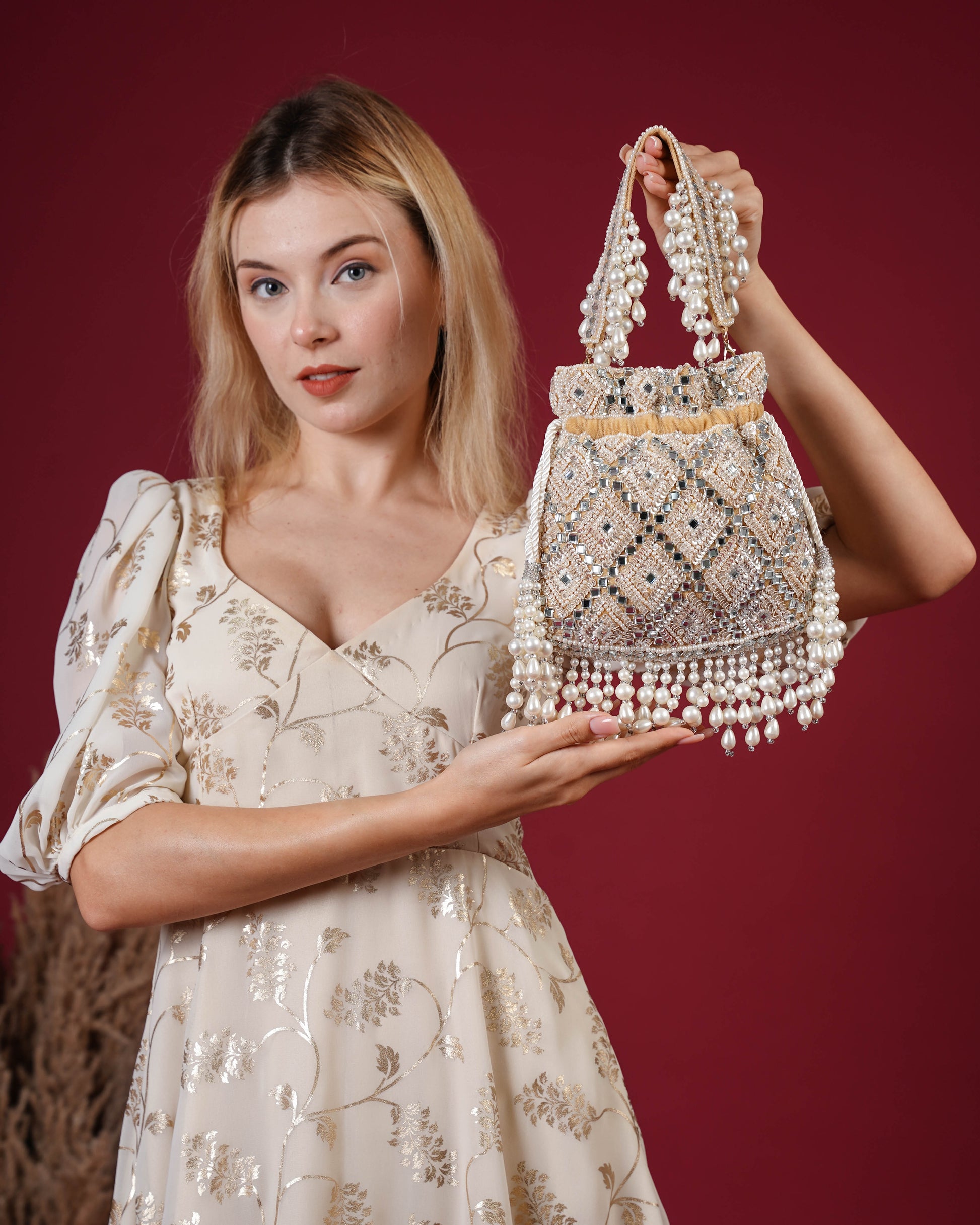 Seraphine Soft champagne gold Pearl Potli