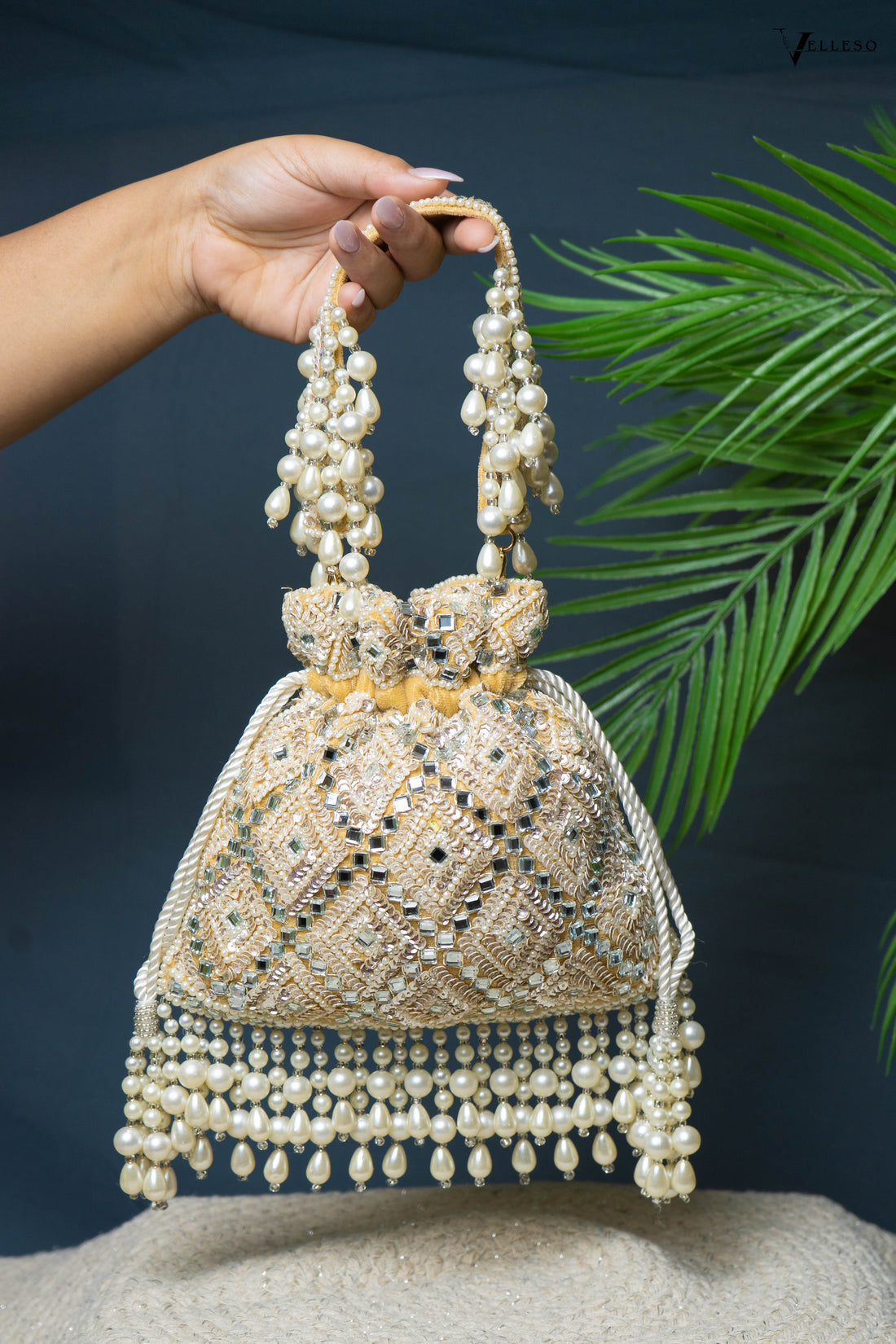 Seraphine Soft champagne gold Pearl Potli