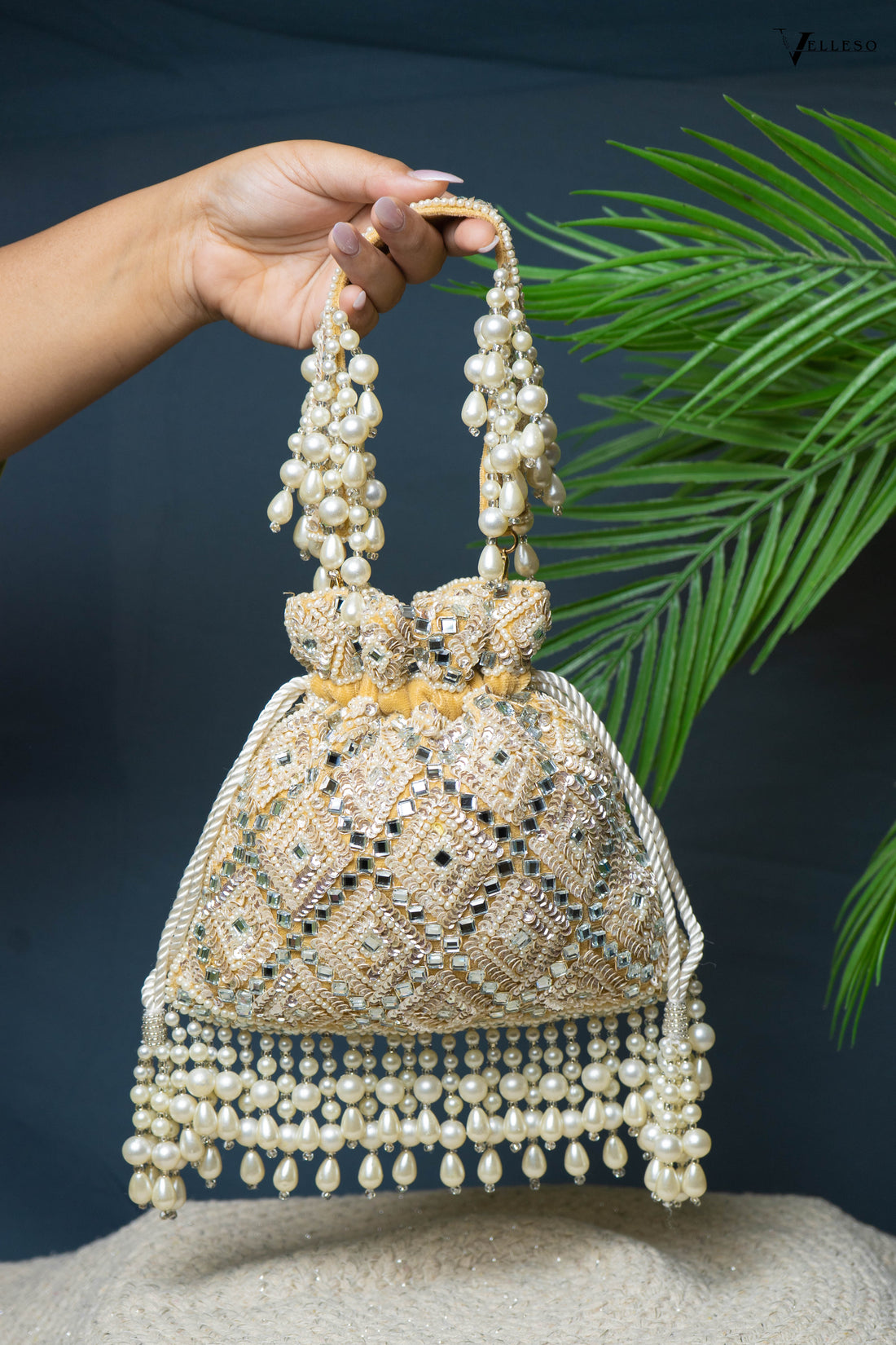 Seraphine Soft champagne gold Pearl Potli