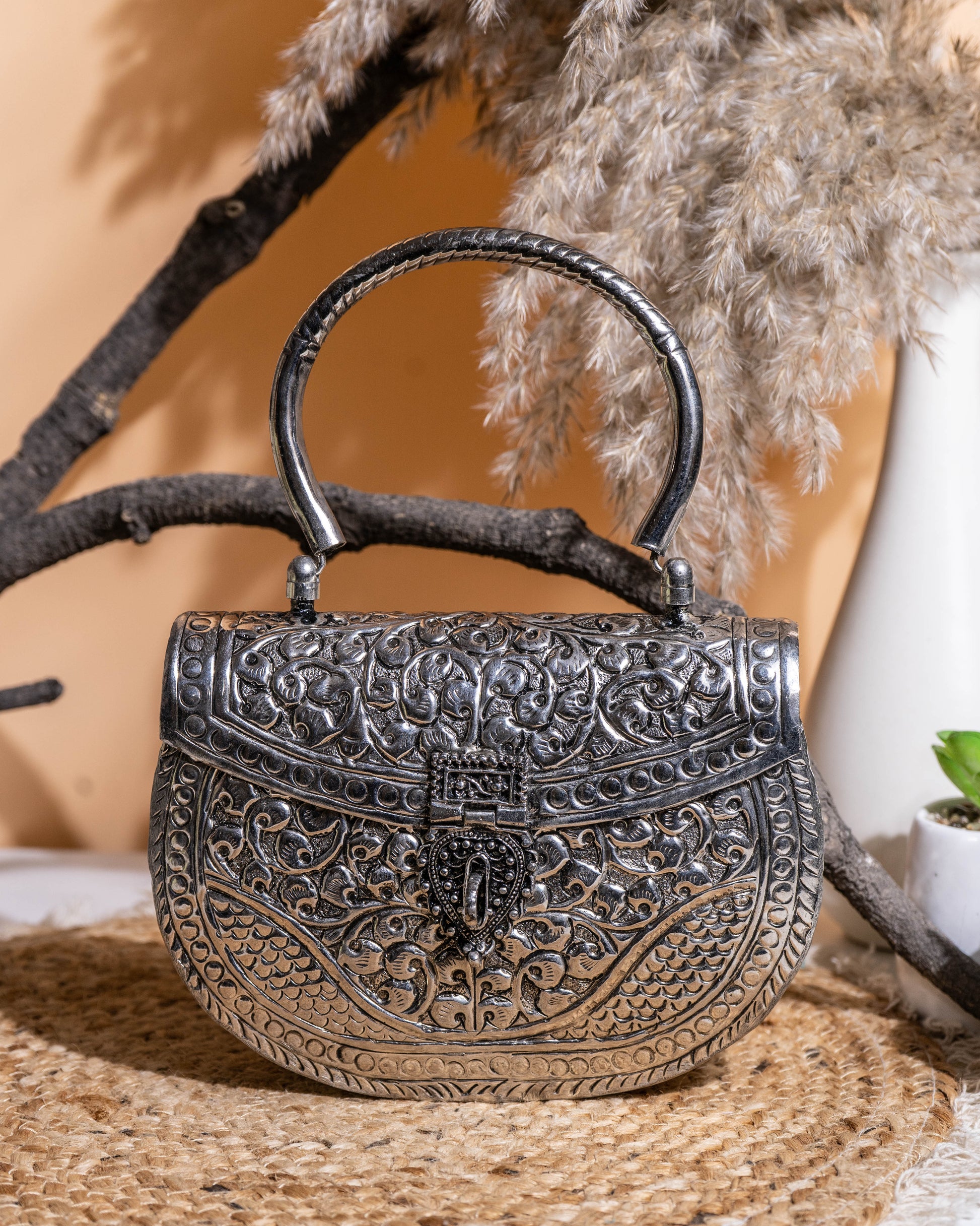 Noor Royal Silver Minaudière