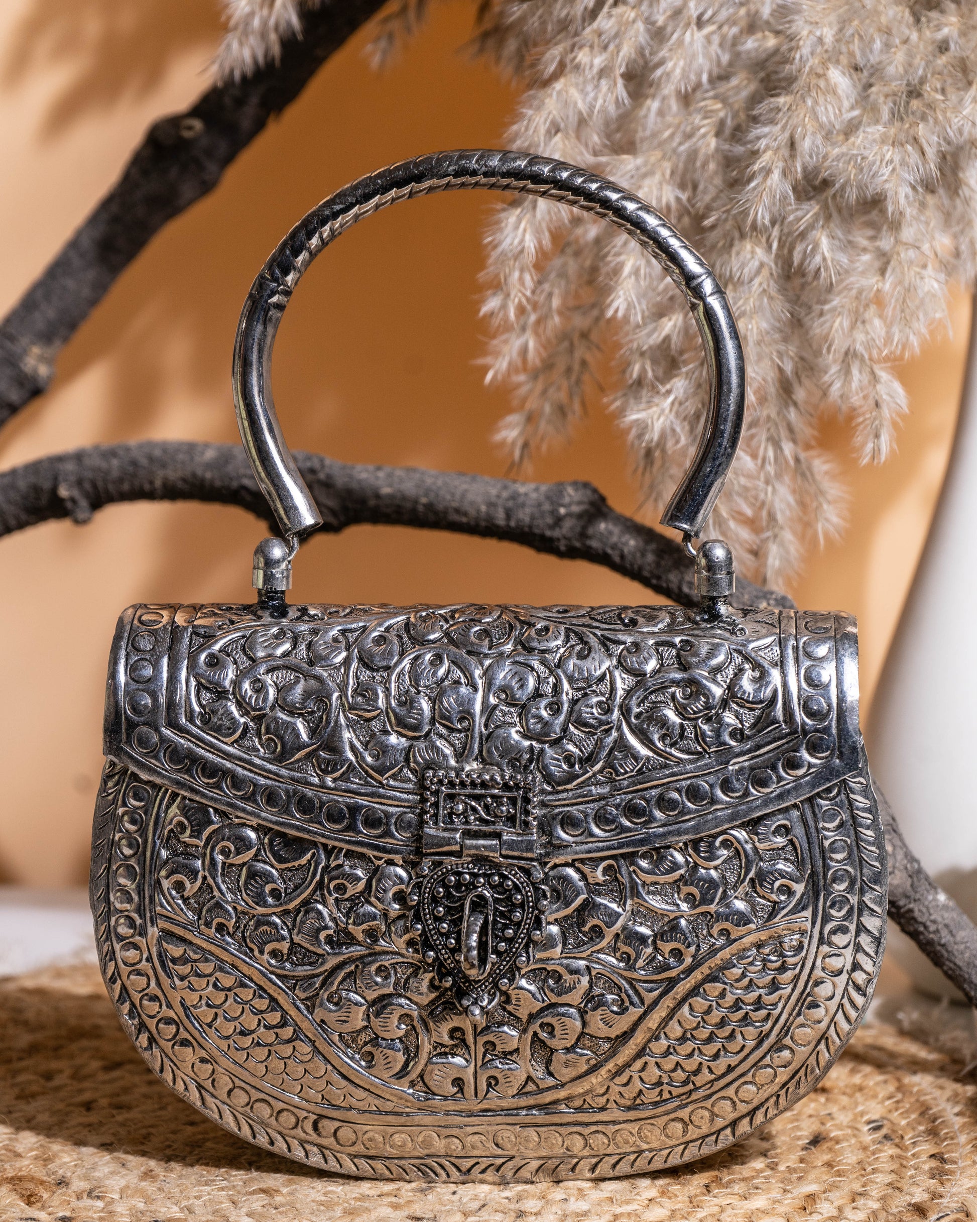 Noor Royal Silver Minaudière