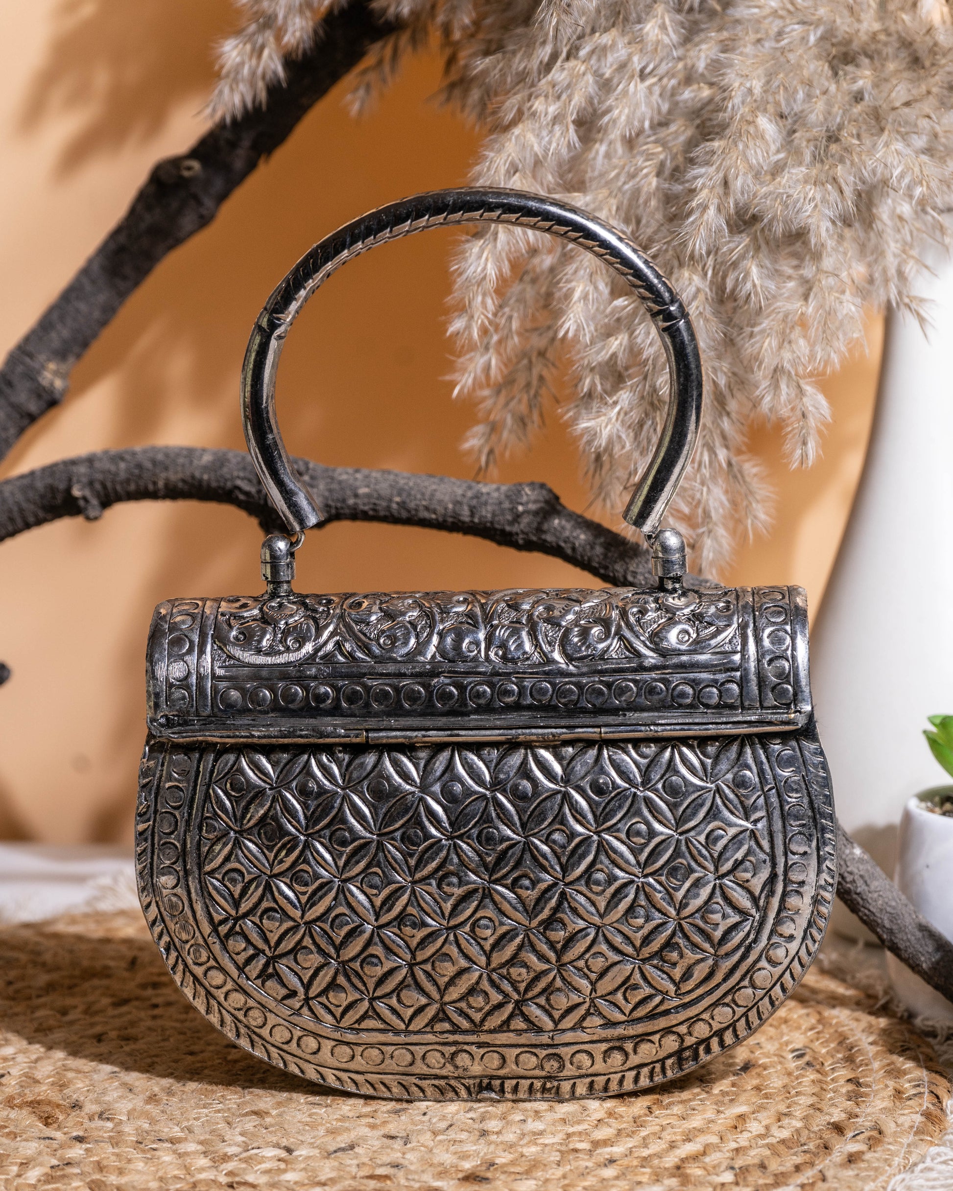 Noor Royal Silver Minaudière