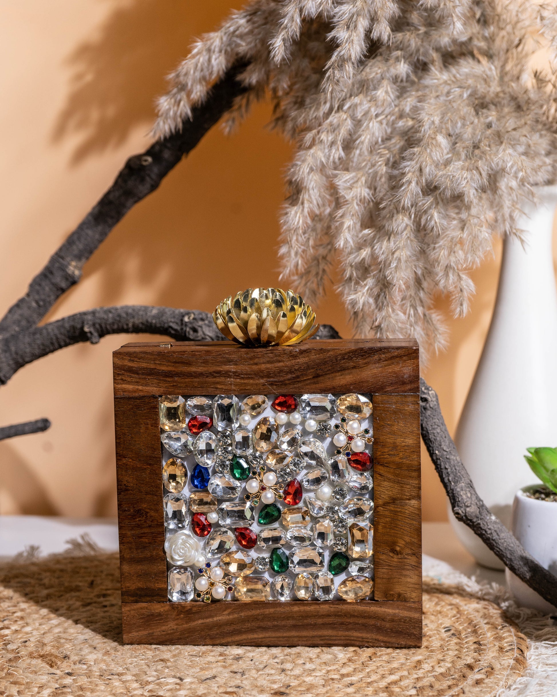 Royal Éclat Lotus Clutch