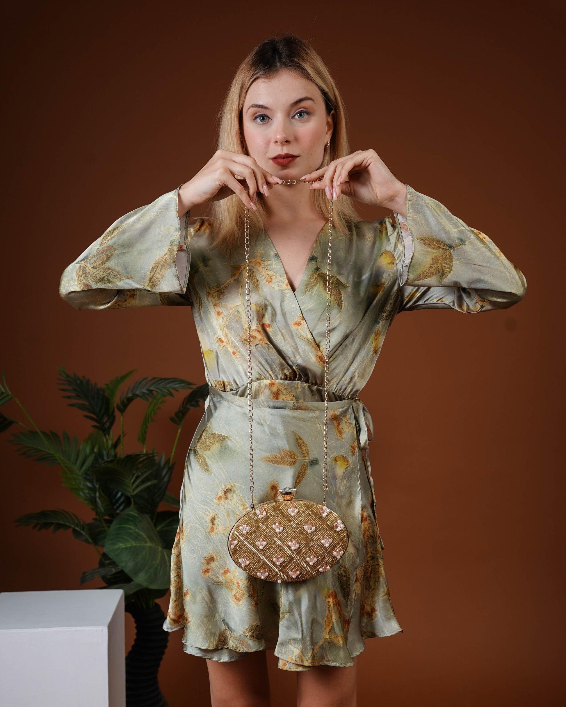 Lunara Gold Bloom Clutch
