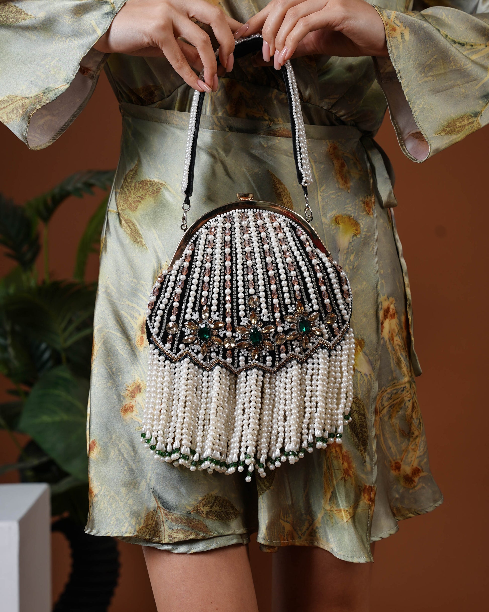 Mahira Royale Pearl Frame Bag