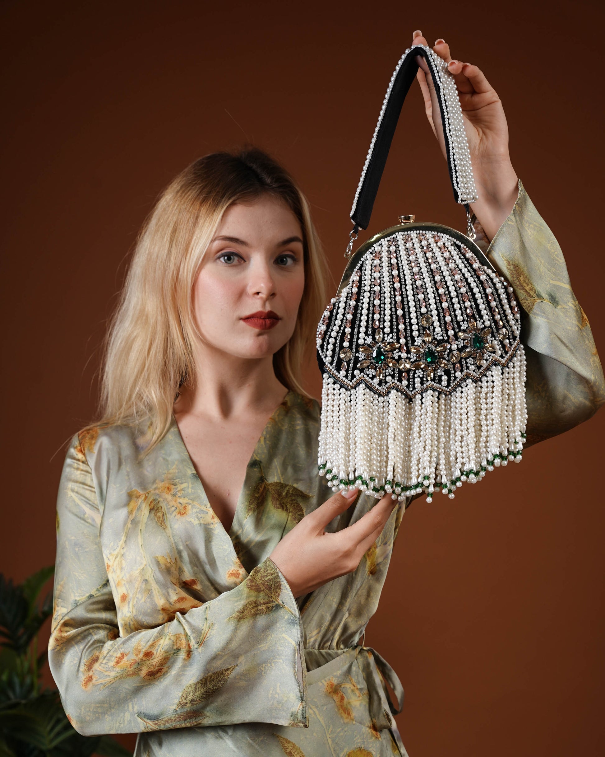Mahira Royale Pearl Frame Bag