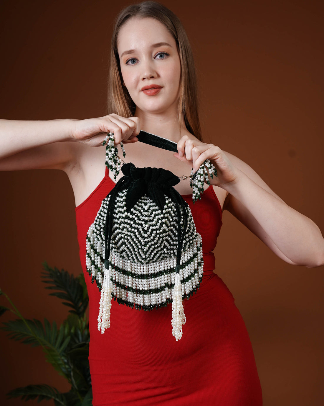 Elara Pearl Potli