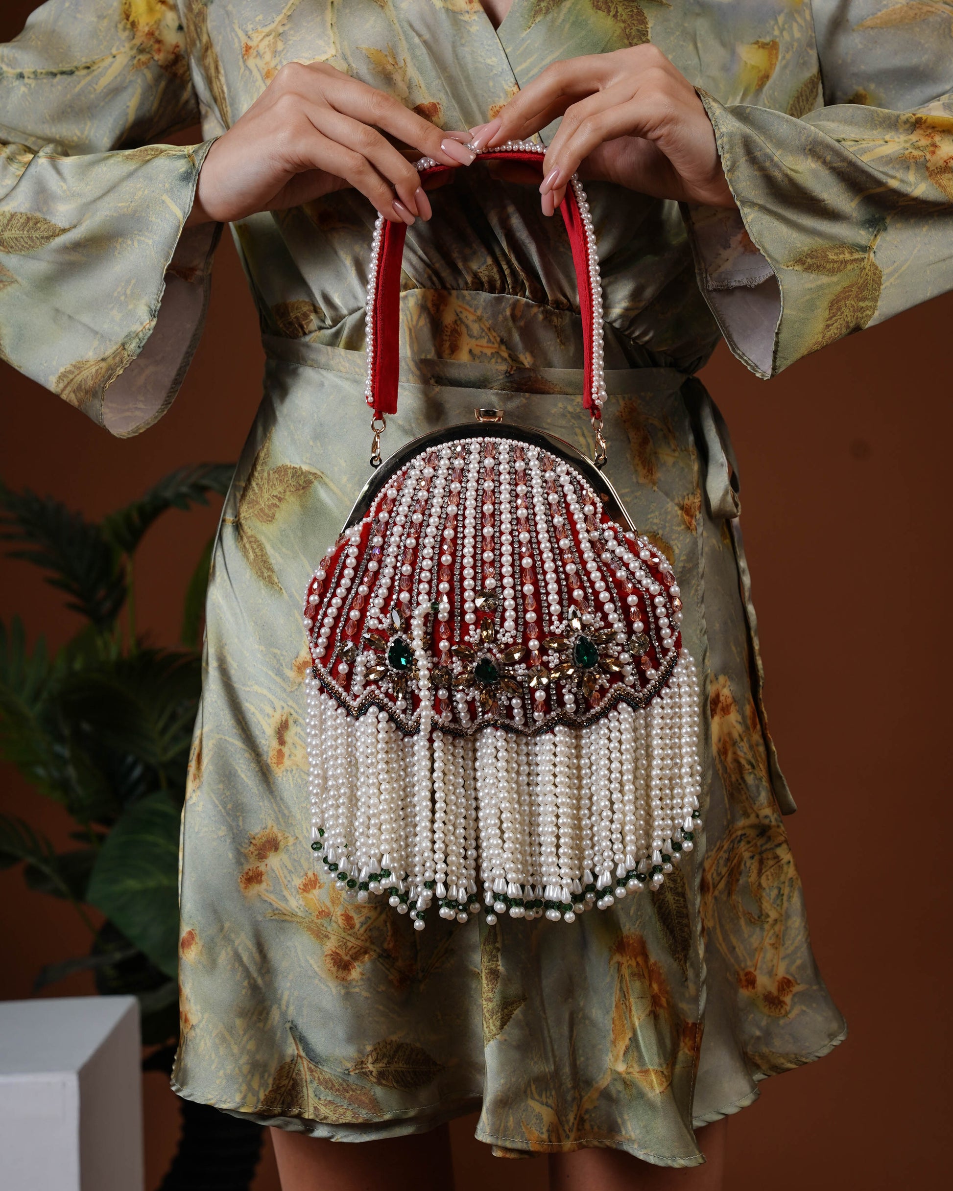 Mahira Royale Pearl Frame Bag