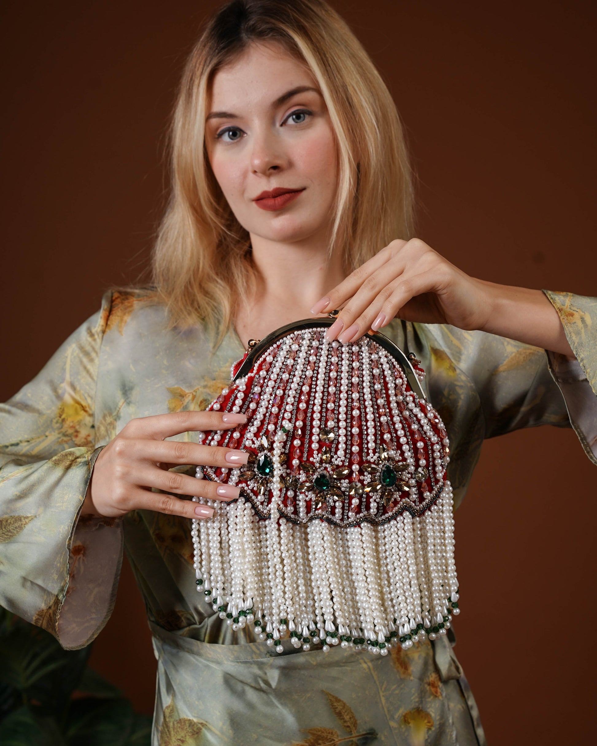 Mahira Royale Pearl Frame Bag