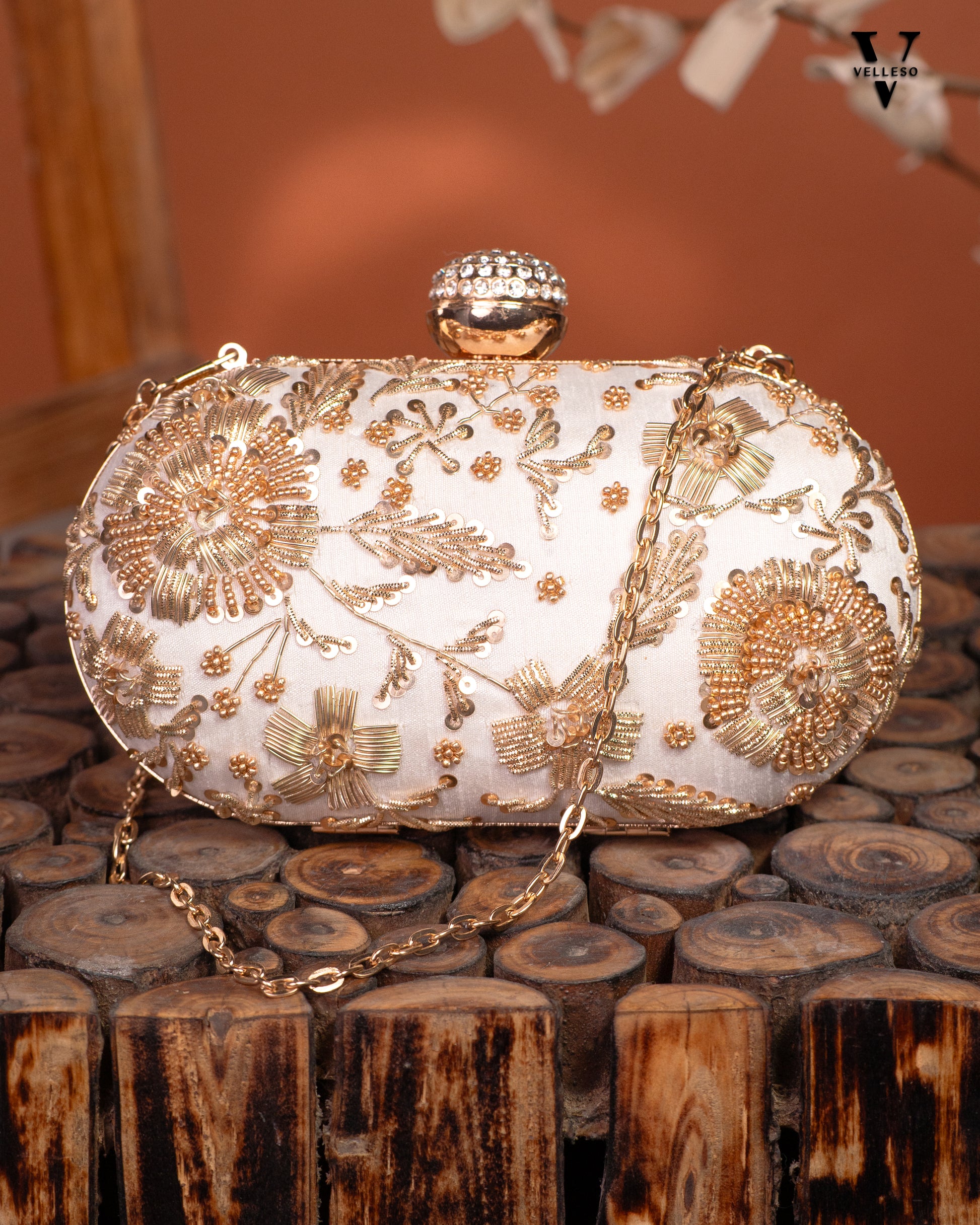 Noor Élan Embroidered Clutch