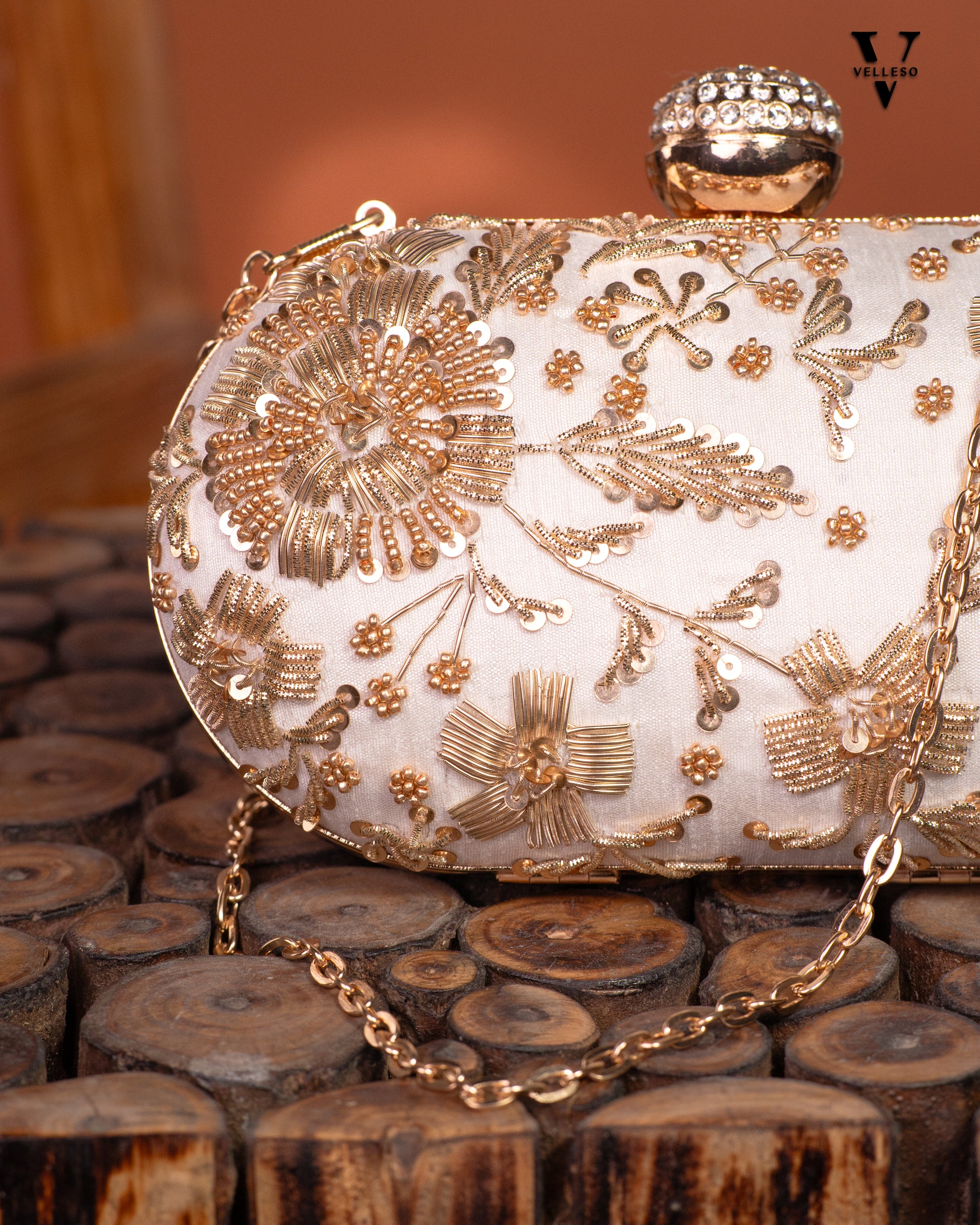 Noor Élan Embroidered Clutch