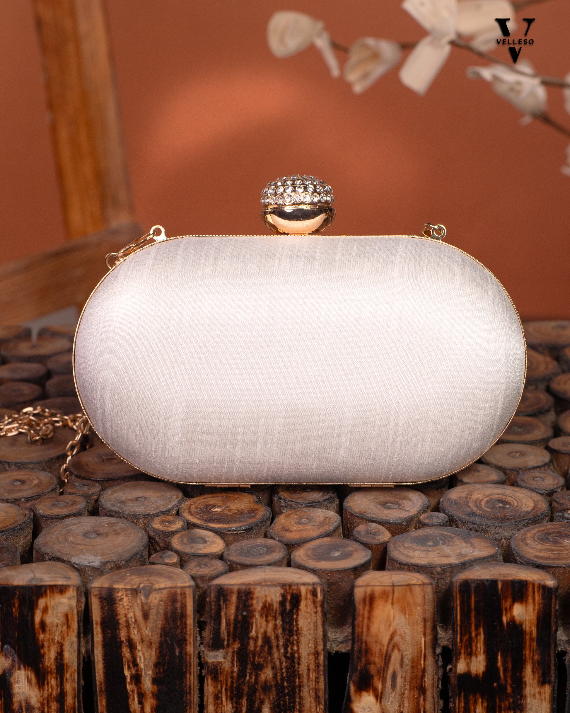 Noor Élan Embroidered Clutch