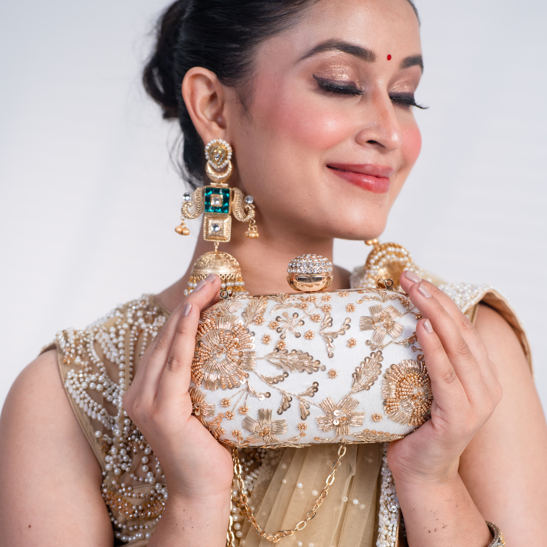Noor Élan Embroidered Clutch